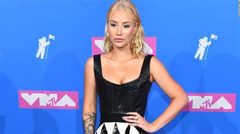 Iggy Azalea leaves social media after topless photos。